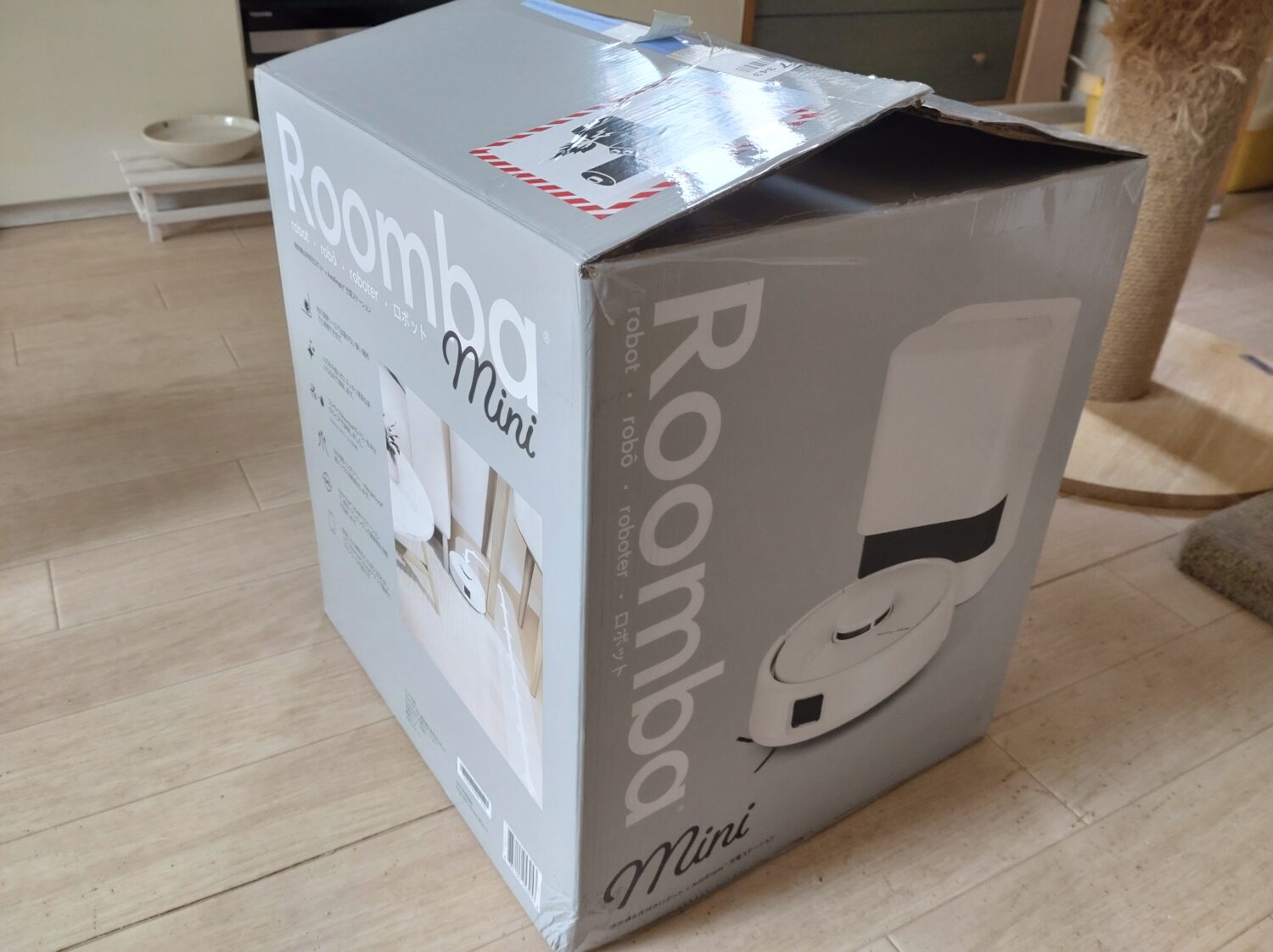 購入後に届いたルンバ Miniの製品パッケージ外箱
